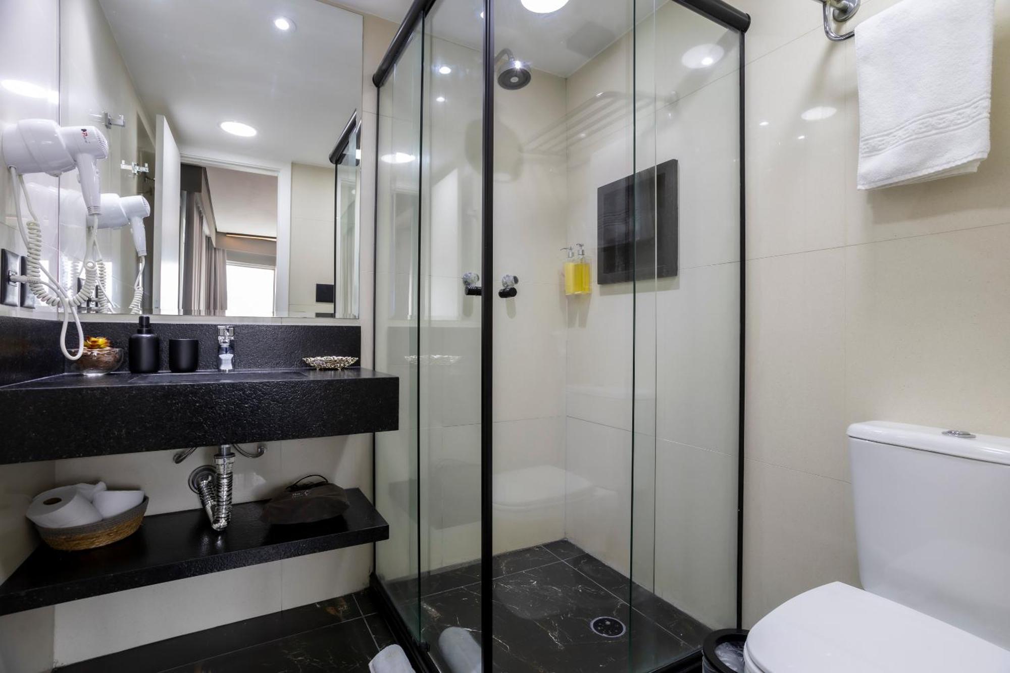 You Stay At Vila Olimpia - Itc Sao Paulo Room photo A shower enclosure
